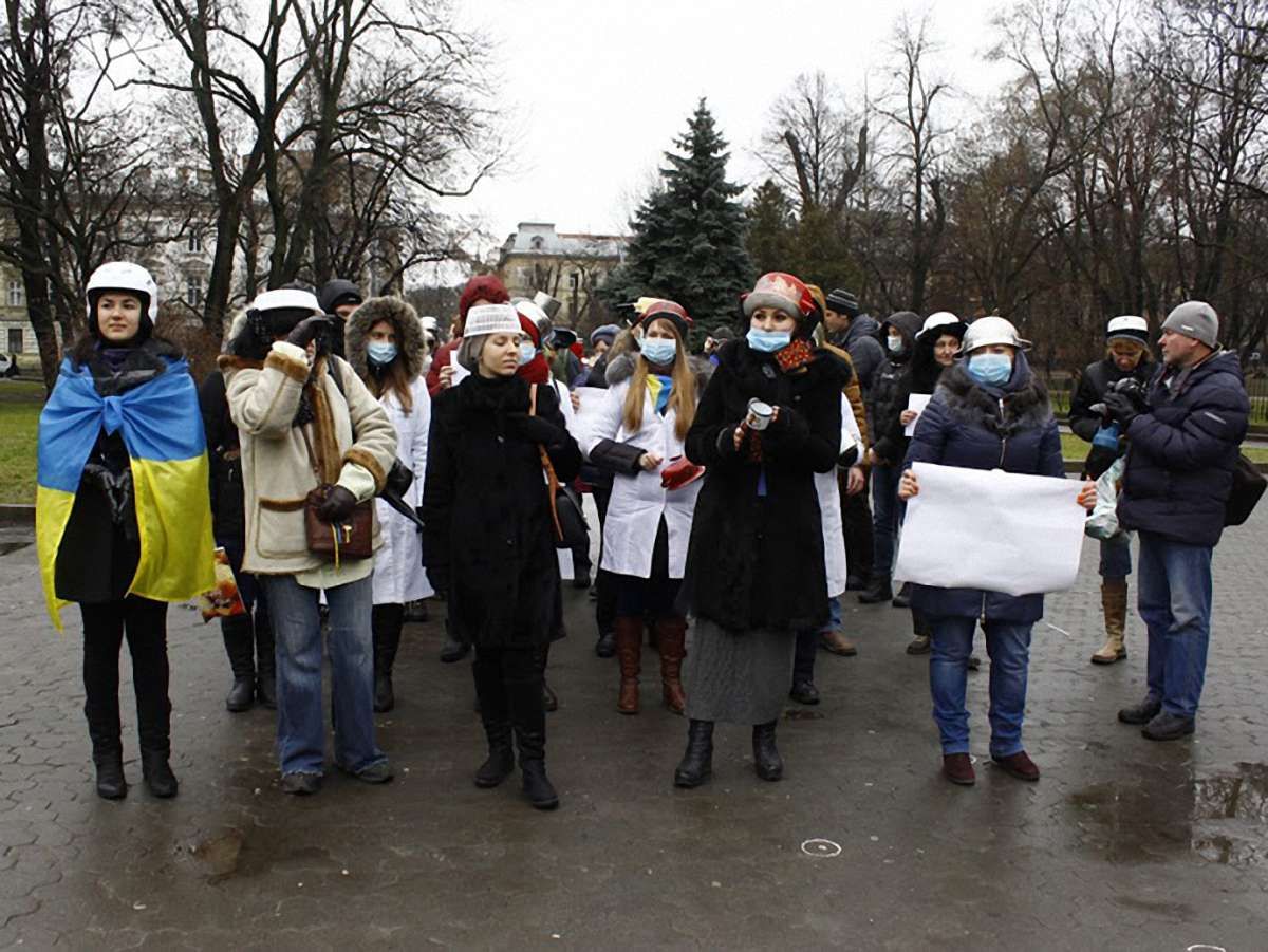 У Львові відбувся марш каструль та друшляків