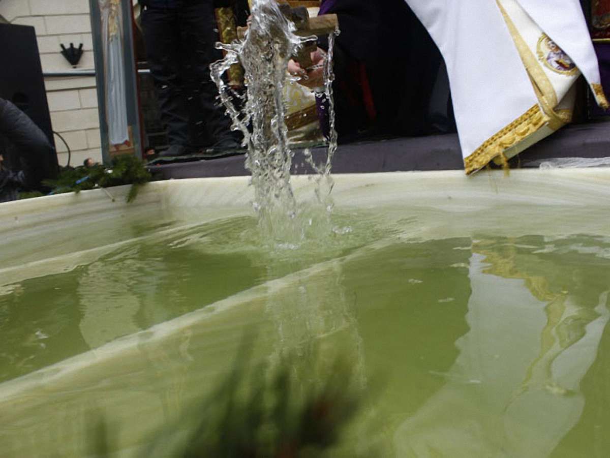 На Водохреща у центрі Львова освятили воду