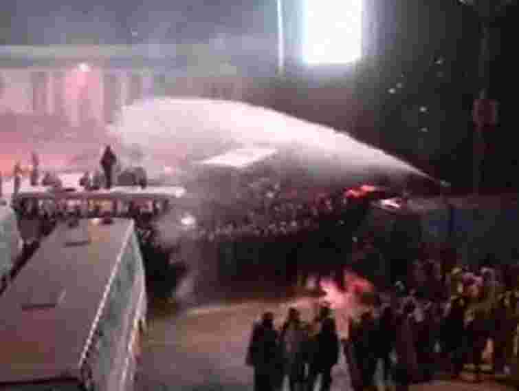 В МВС кажуть, що використали водомети не проти людей