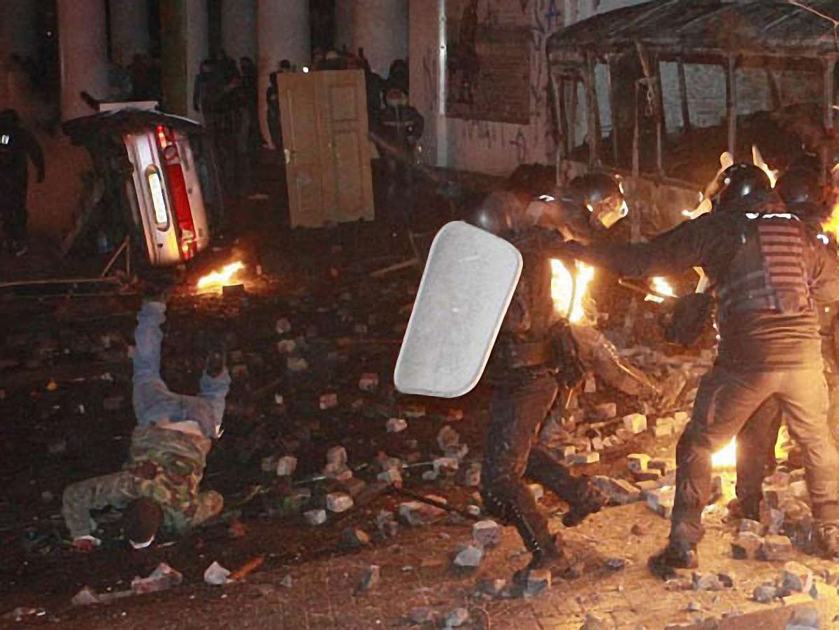 У Києві тривають протистояння: серед травмованих є журналісти