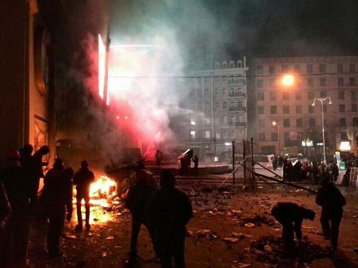 Протистояння на Грушевського триває