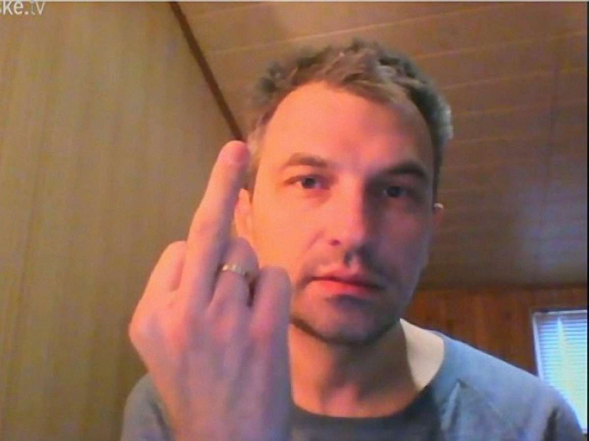 Телеведучий Hromadske.TV показав «регіоналу» середній палець