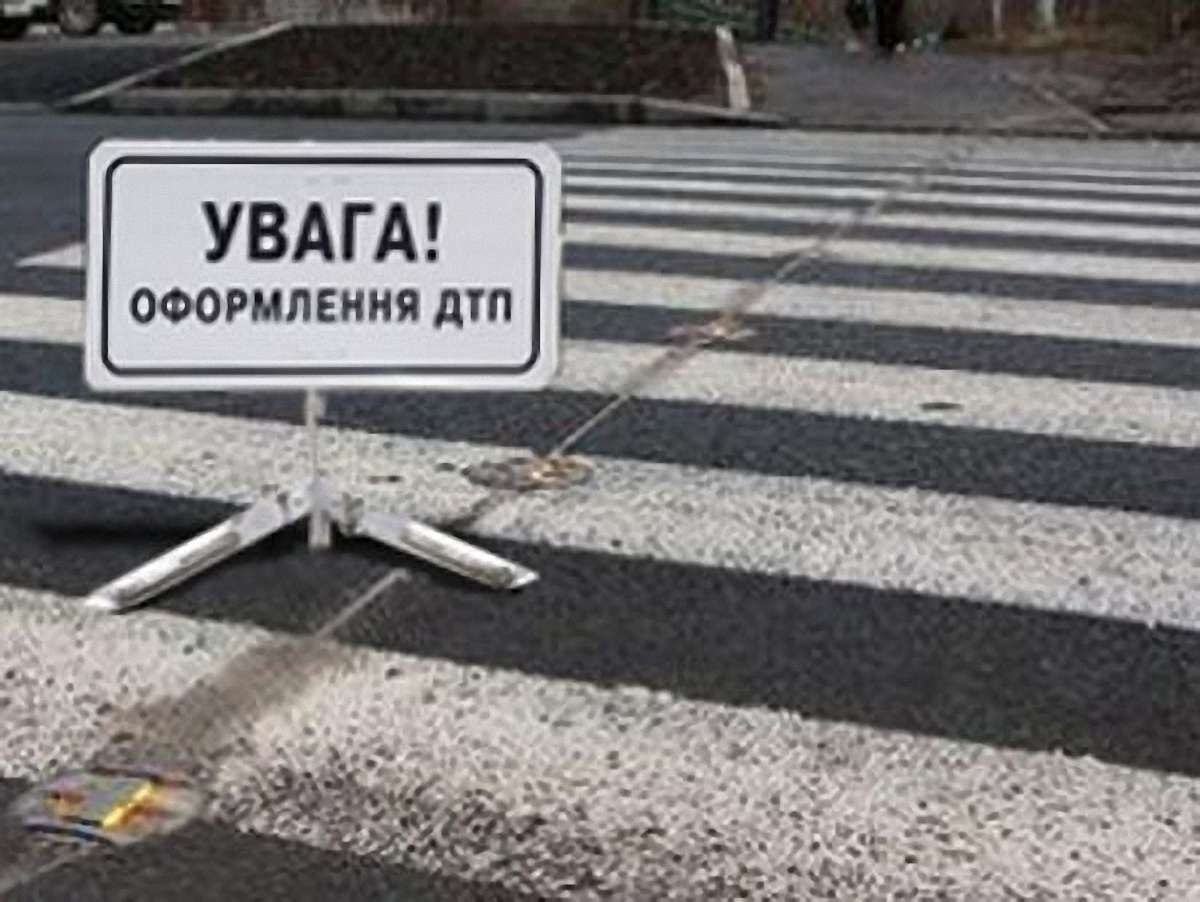 У Львові водій мікроавтобуса збив на переході дівчину і втік