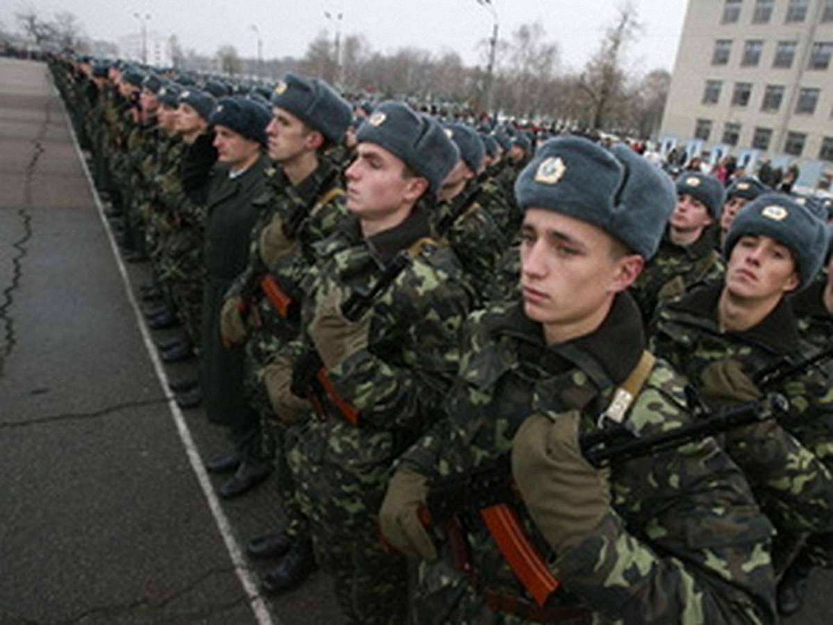 В Міноборони кажуть, що не будуть виводити армію на вулиці