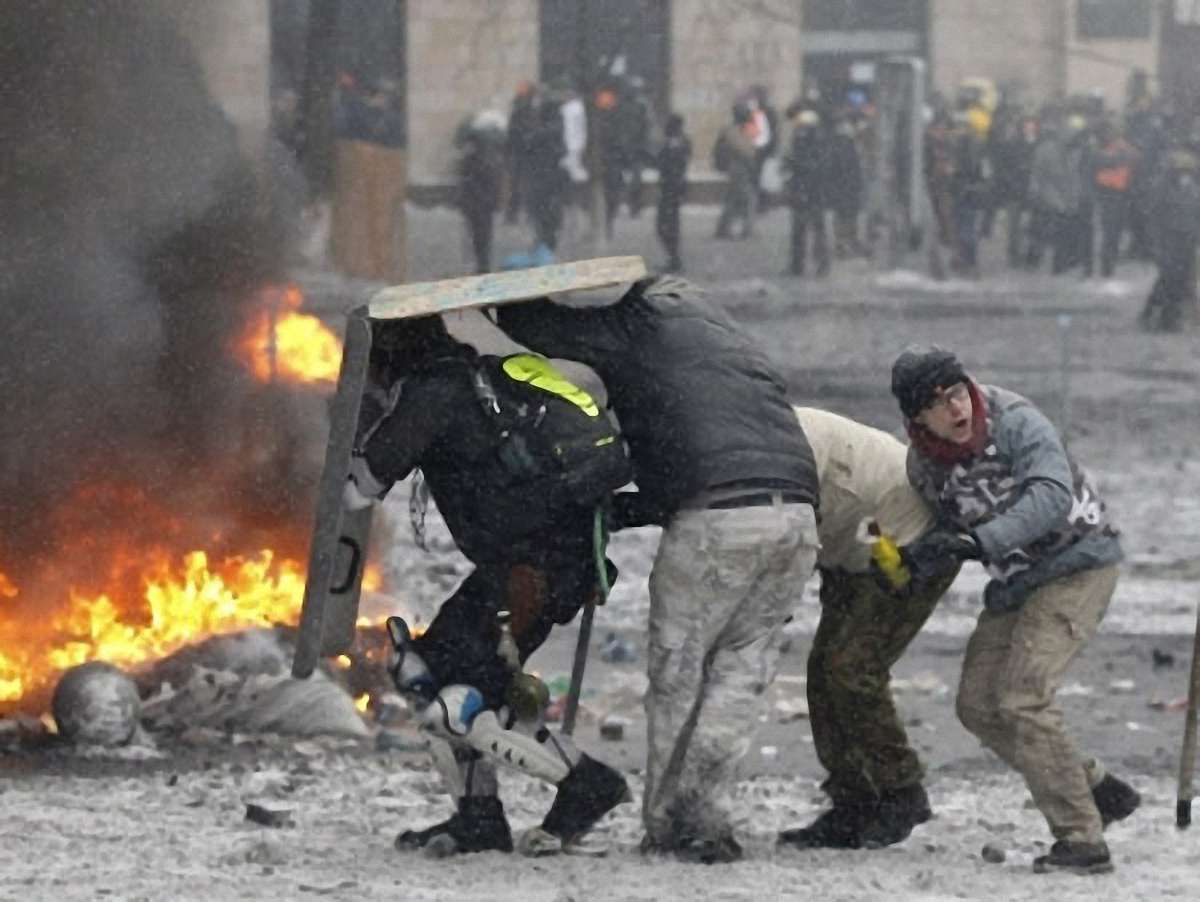 За добу медики Києва госпіталізували 12 мітингувальників
