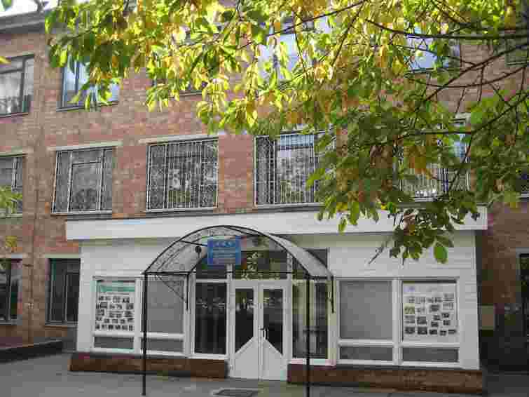 В Чернівцях силовики забороняють збиратися у групи більше 100 людей