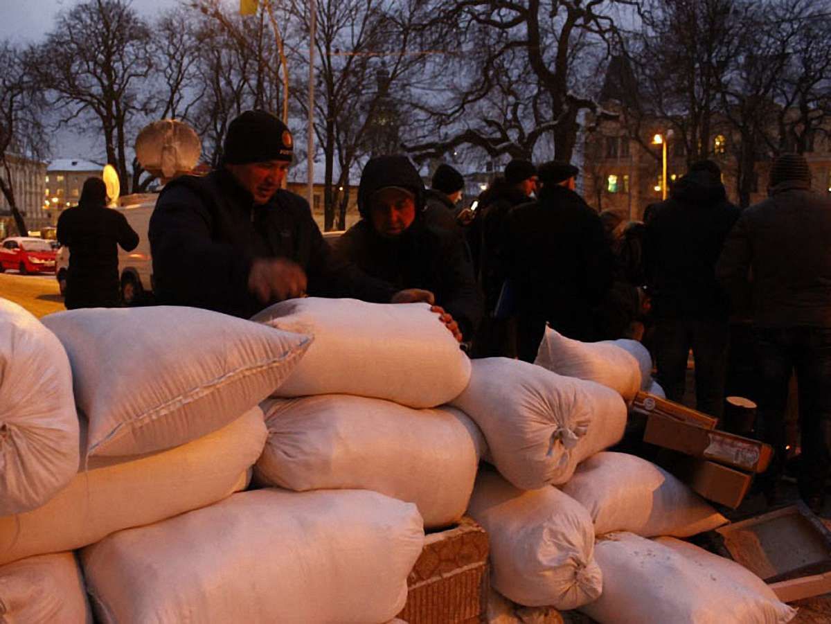 У захопленій будівлі ЛОДА формують загони самооборони