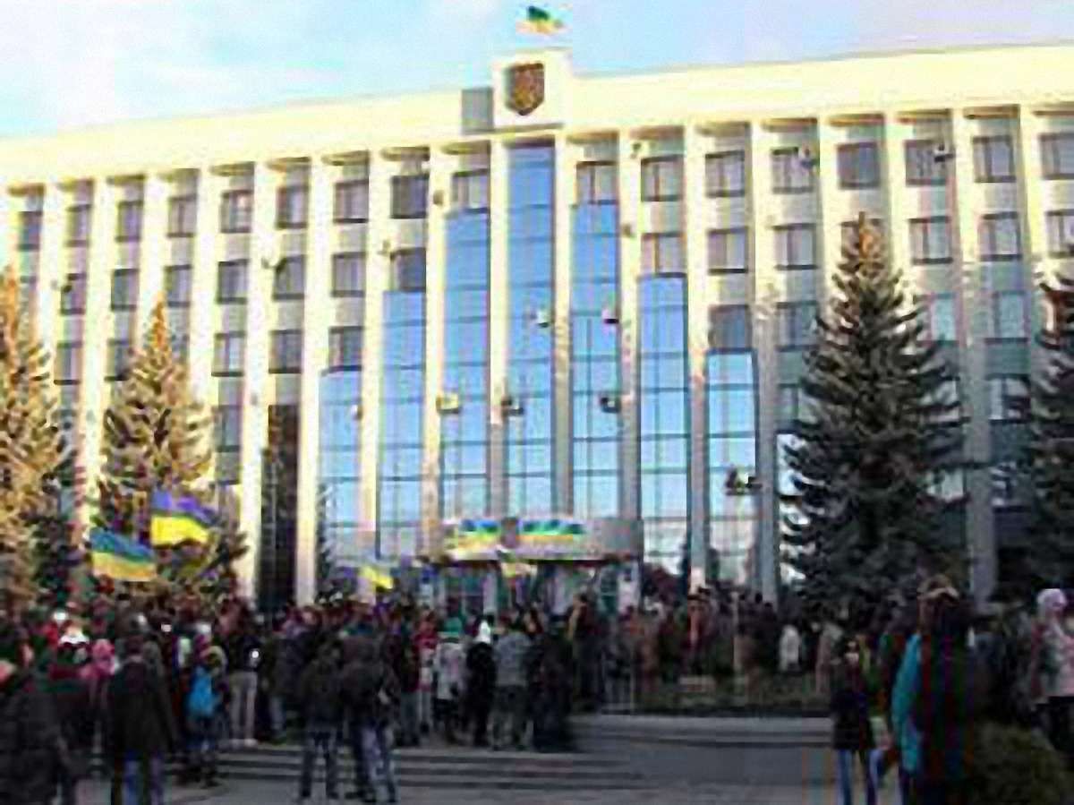 Міліція залишила Рівненську ОДА