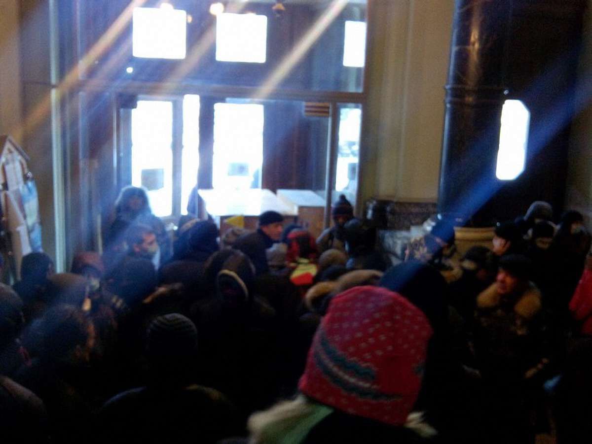 Працівників ЛОДА не впускають у захоплену будівлю