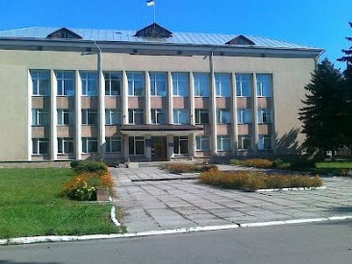 На Львівщині захоплюють райдержадміністрації