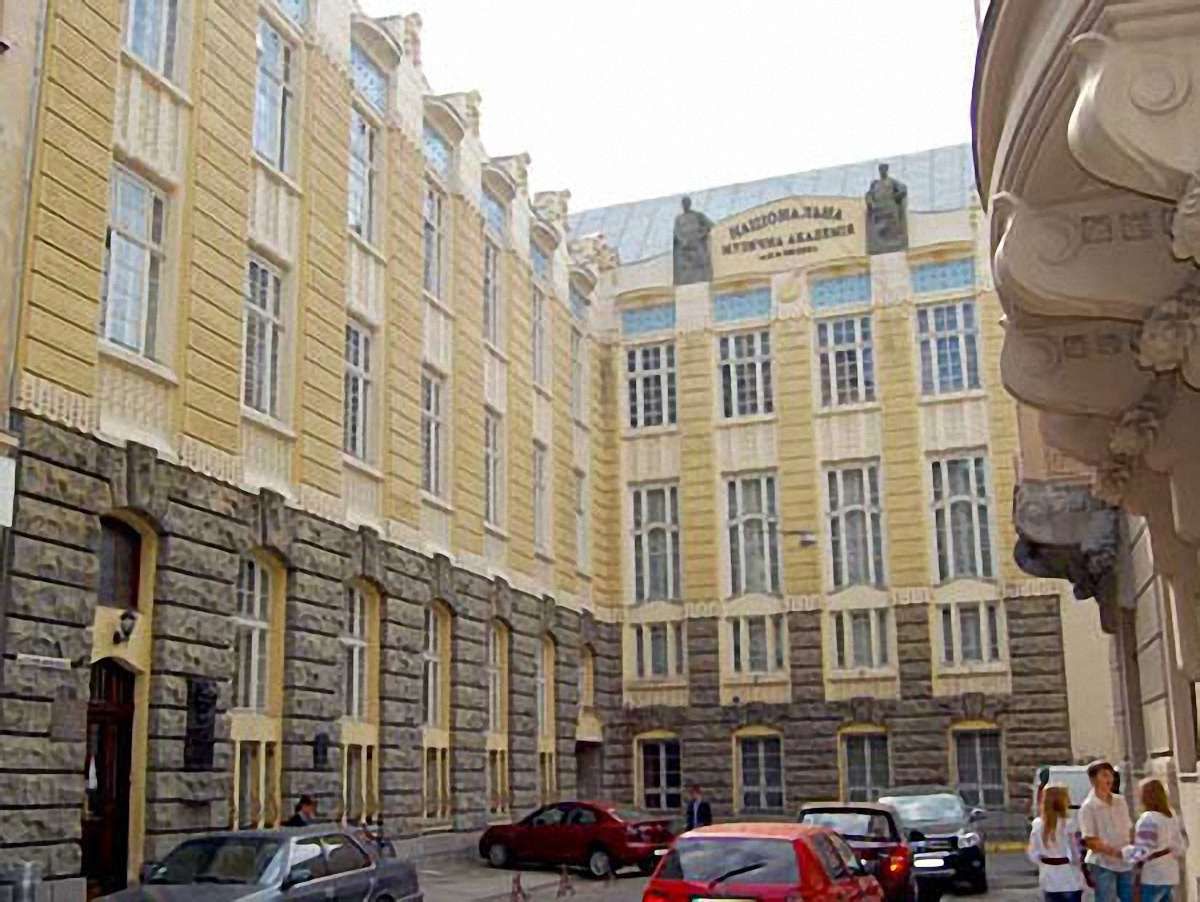 Прокуратура опломбувала двері львівської консерваторії 