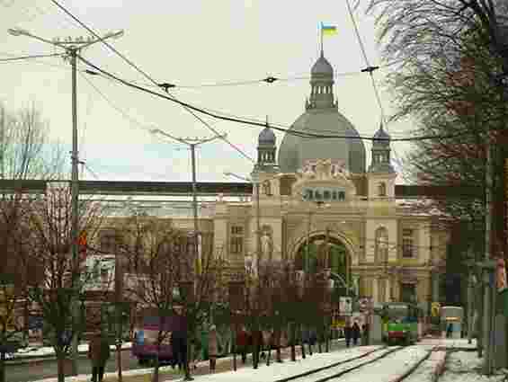 У Львові евакуюють людей із залізничного вокзалу