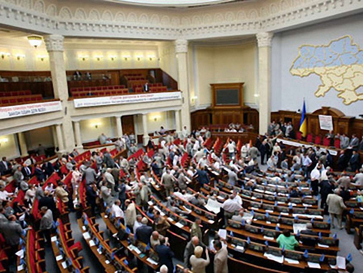 Верховна Рада засідатиме, поки не прийме закон про амністію 