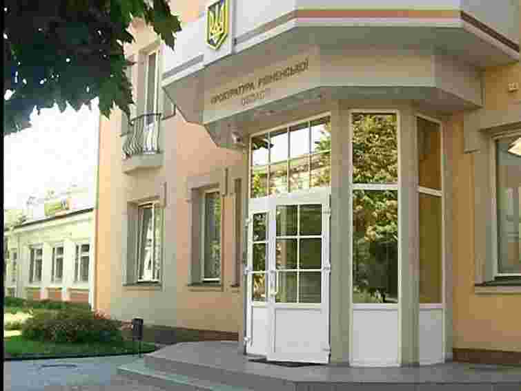 У двір рівненської прокуратури кинули два "коктейлі Молотова" 