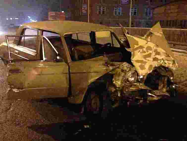 В Ужгороді легковик в’їхав у автобус: загинув 5-річний хлопчик