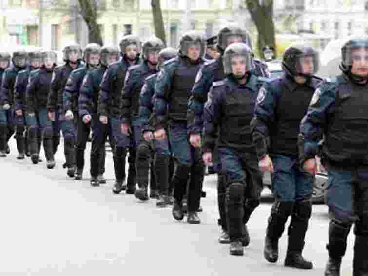 МВС заявляє про спробу підкупу військовослужбовців ВВ