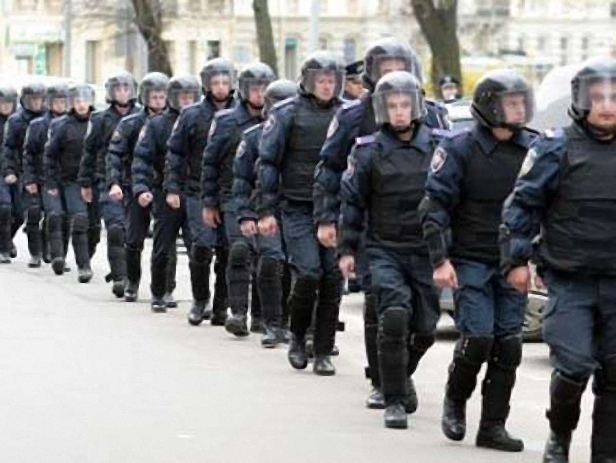 МВС заявляє про спробу підкупу військовослужбовців ВВ