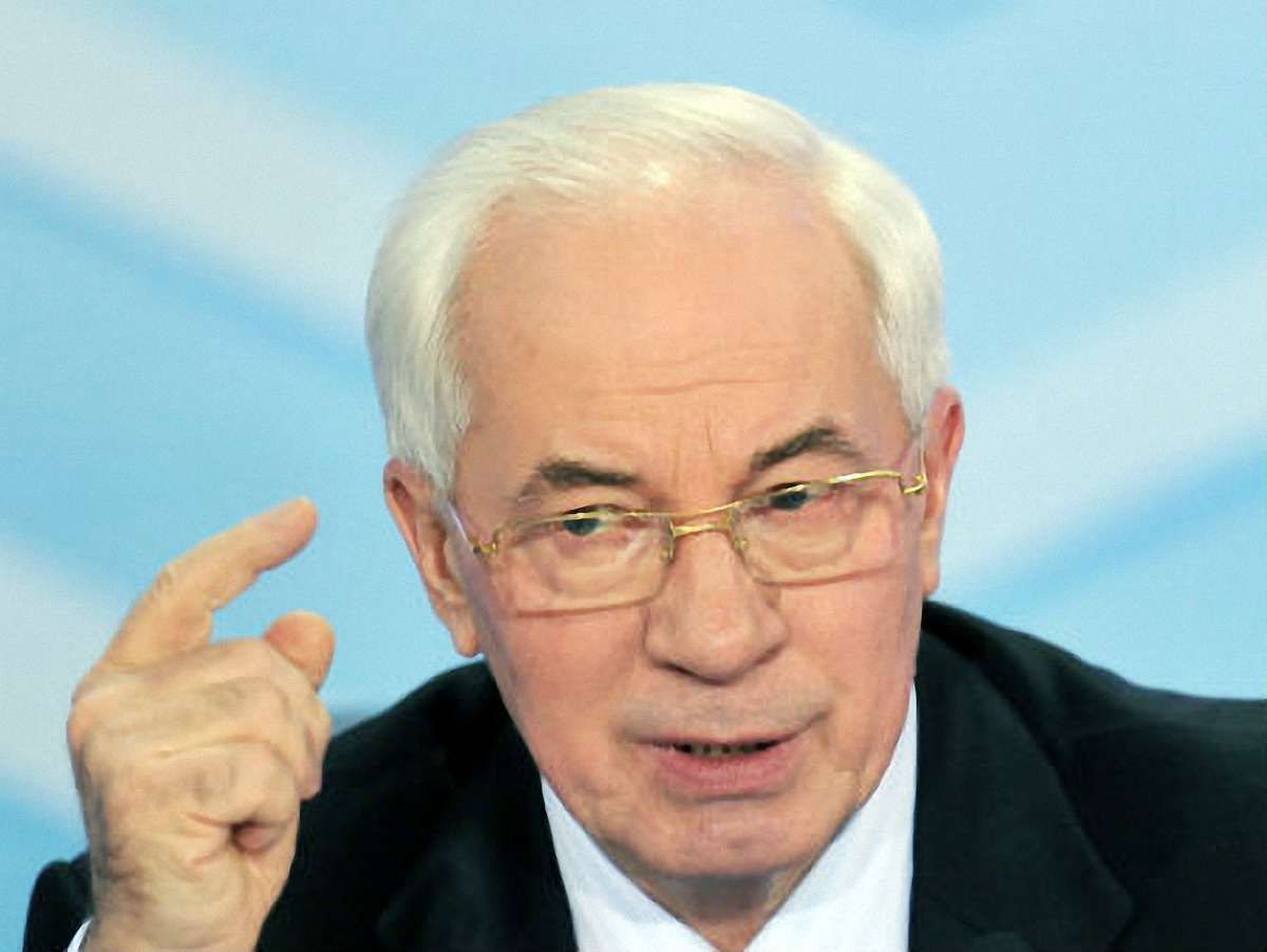 Азаров пригрозив євродепутату судом