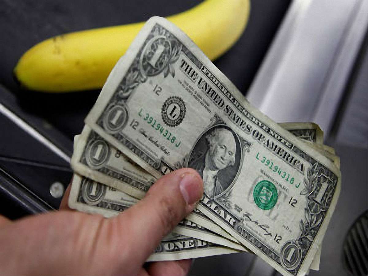 Курс гривні на закритті міжбанку знизився до 9 грн/$1