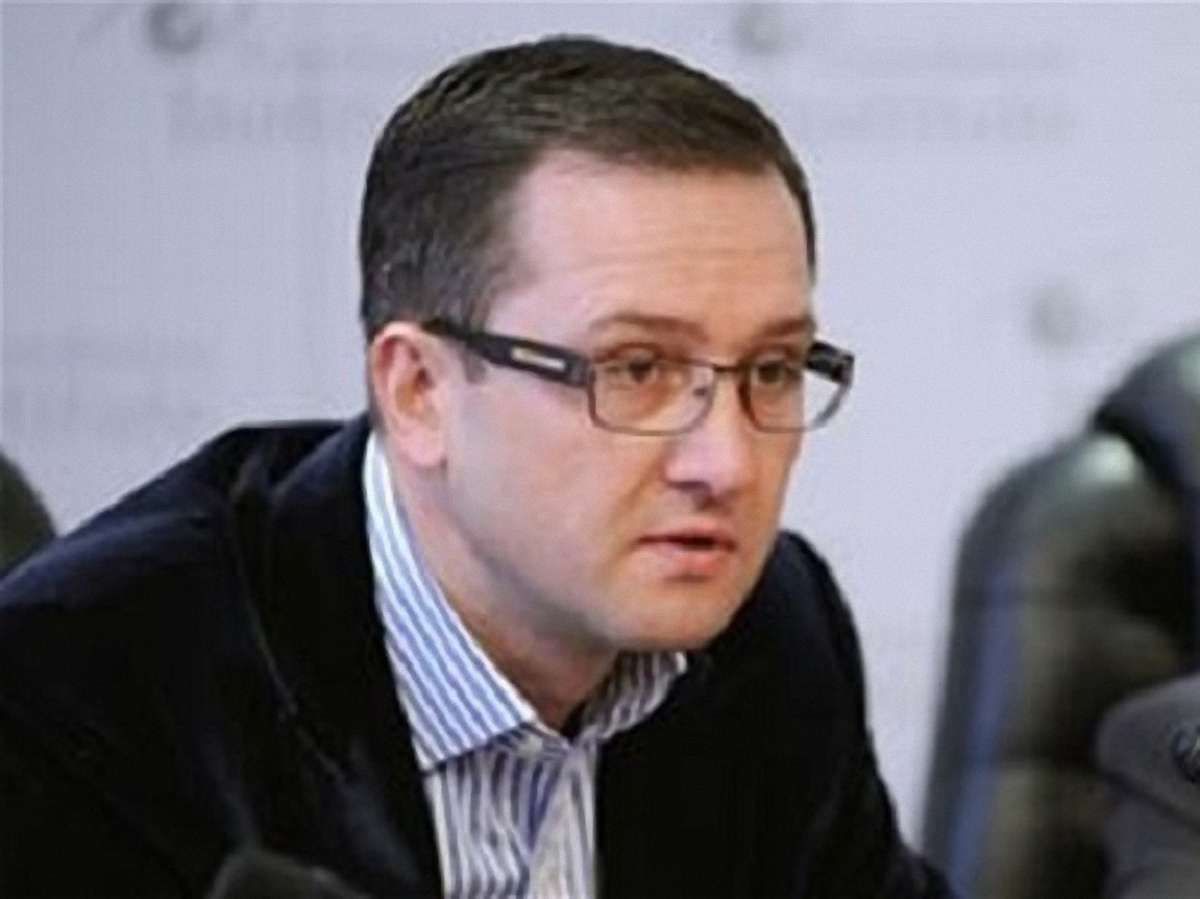 За сприяння НБУ з України активно виводиться валюта, – Уманський