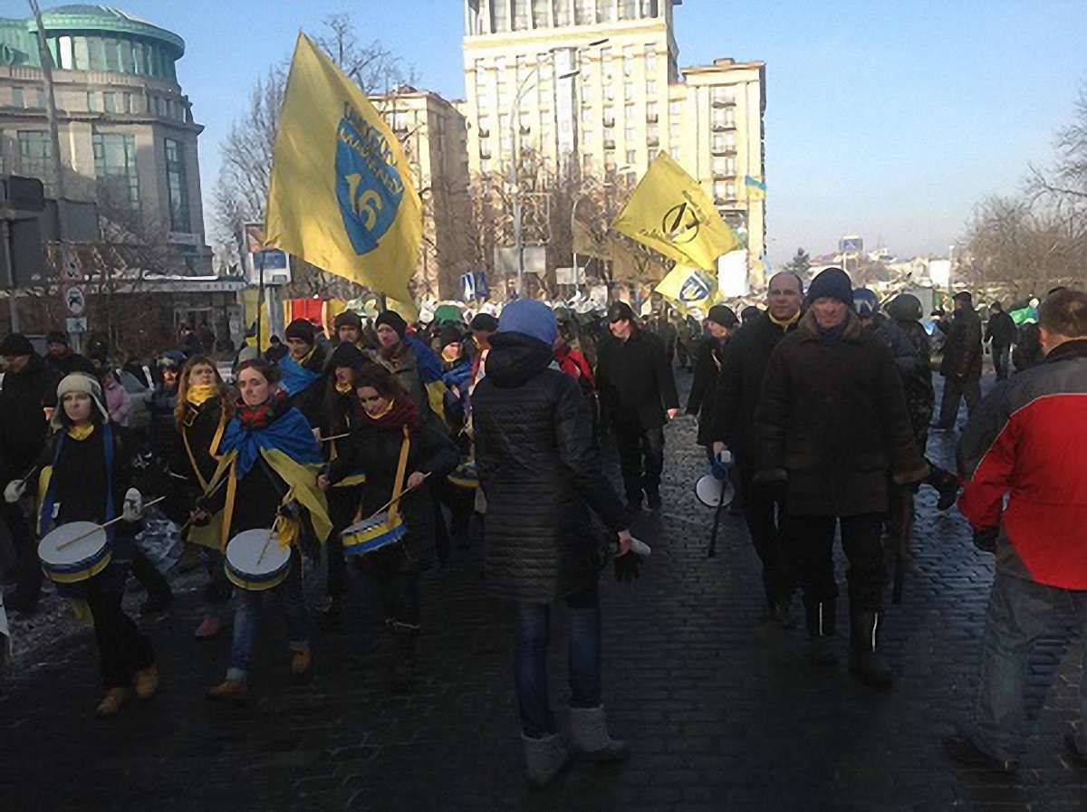 Євромайданівці завершили попереджувальний мітинг під парламентом