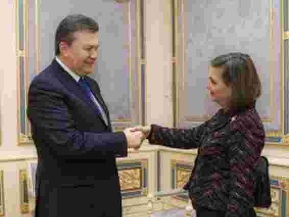 Янукович пообіцяв пришвидшити процедуру звільнення активістів
