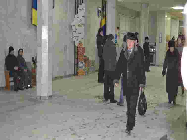 У Тернополі суд постановив звільнити приміщення ОДА