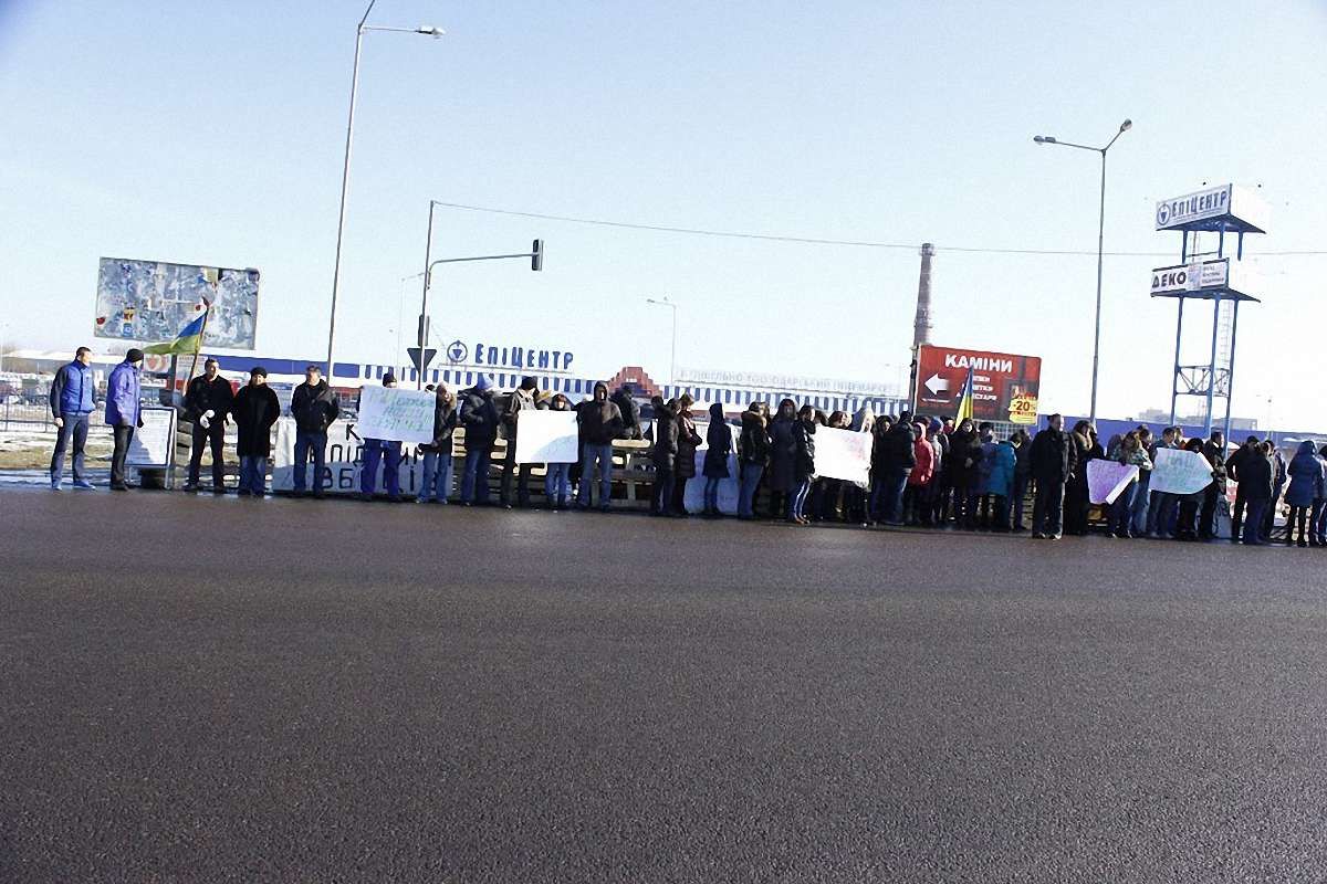 У Львові працівники «Епіцентру» вимагають розібрати барикади
