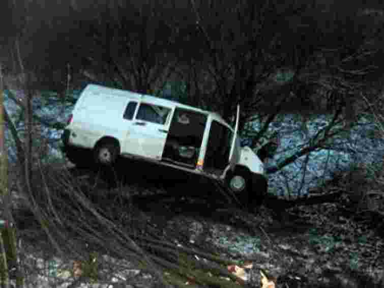 На Прикарпатті туристів врятували із снігового замету 