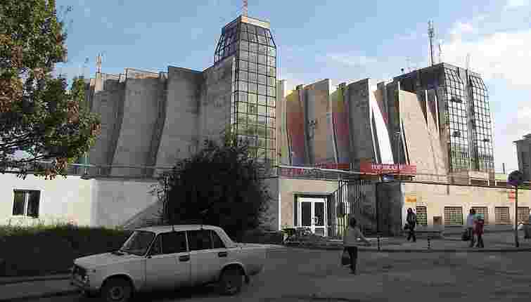 У Львові відремонтують фасад універмагу на Княгині Ольги