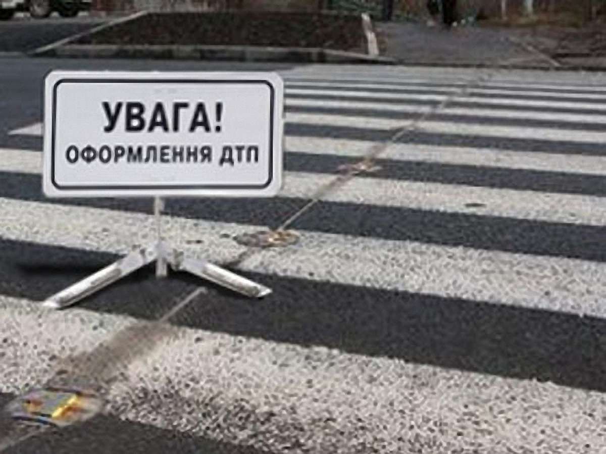 У Львові легковик збив на переході дівчину