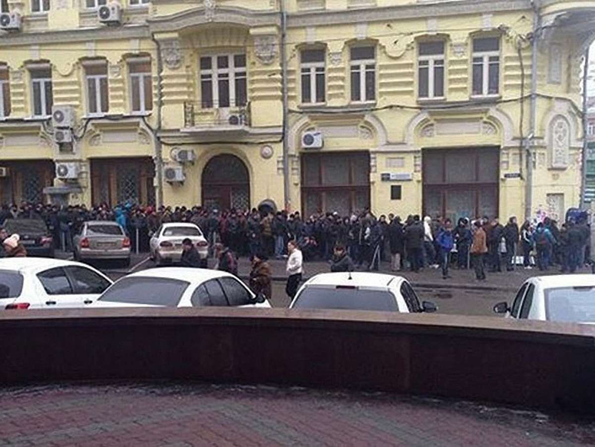 Майдан мобілізовується через загрозу знесення барикад