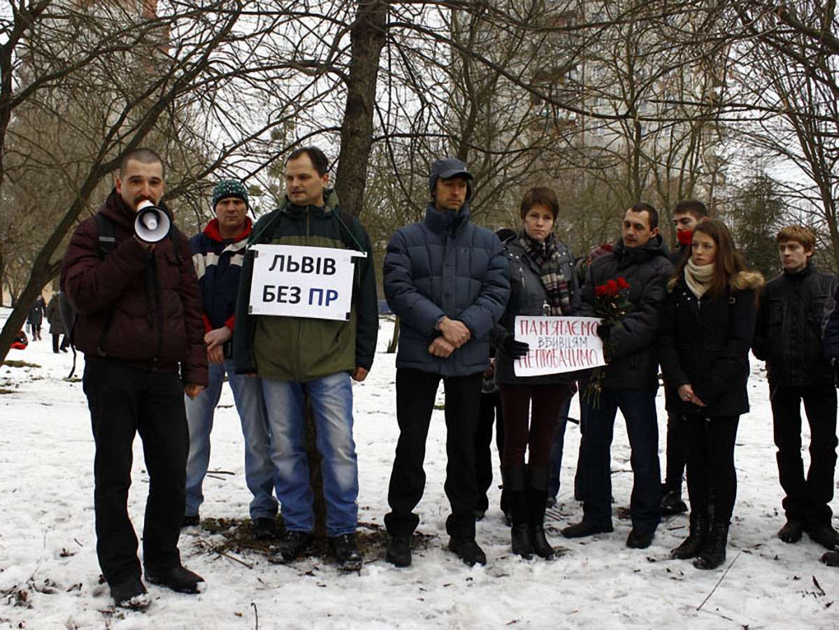 У Львові встановили хрест пам’яті жертв Партії регіонів