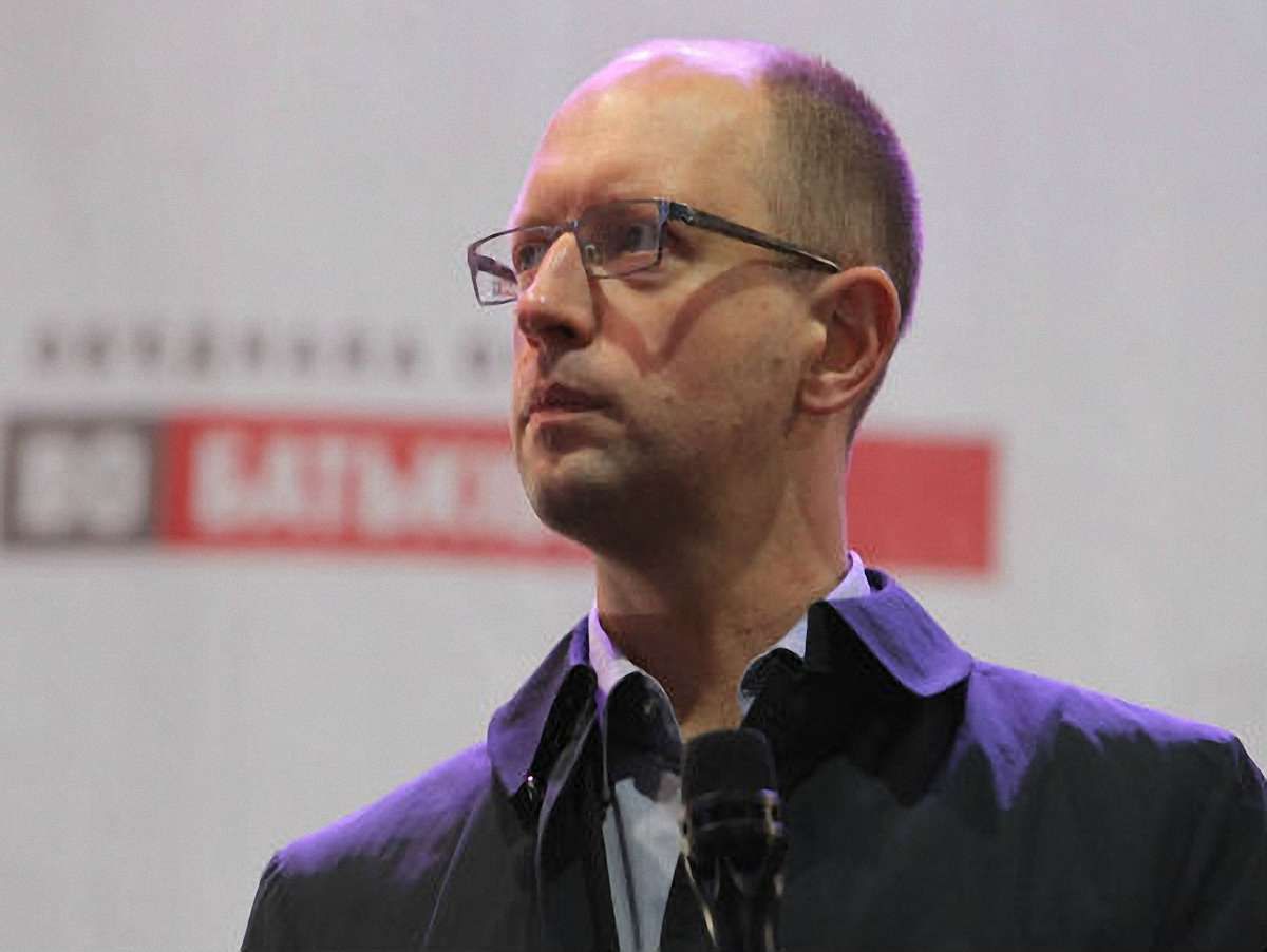 Яценюк вимагає у Януковича до середи звільнити всіх активістів
