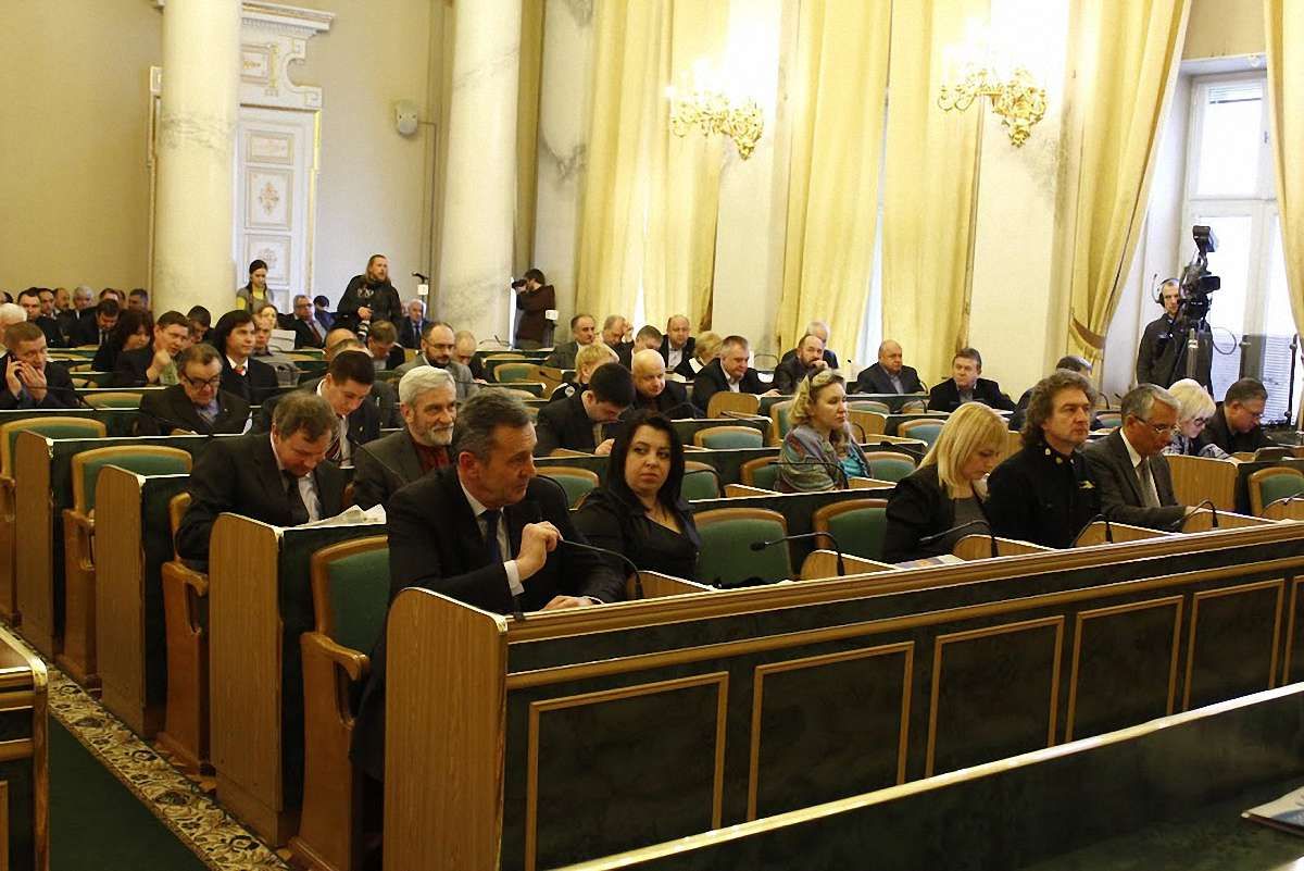 Сало відсутній на сесії обласної ради, хоч має звітувати 