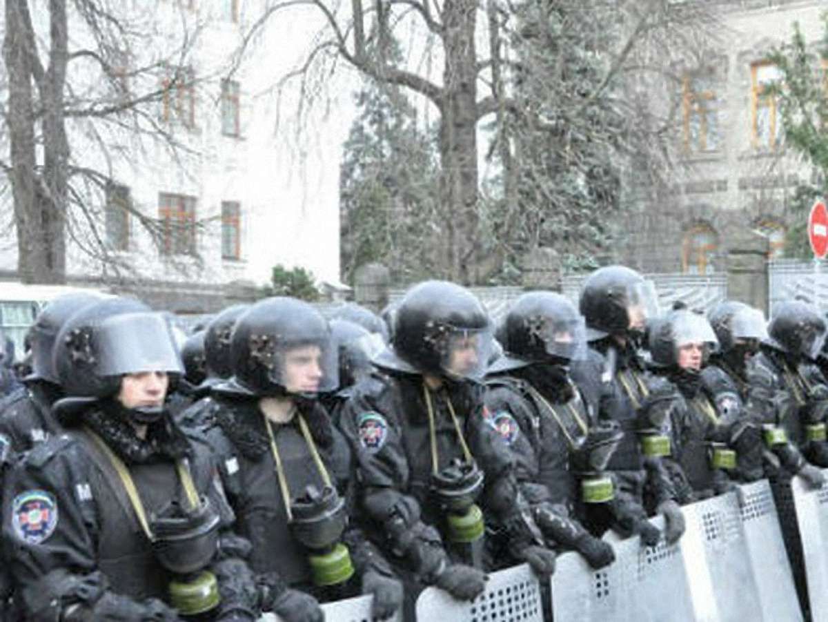 Влада планує ввести особливий режим у Києві