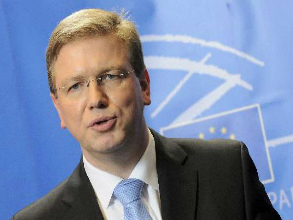 Фюле розповів, що саме може вирішити кризу в Україні