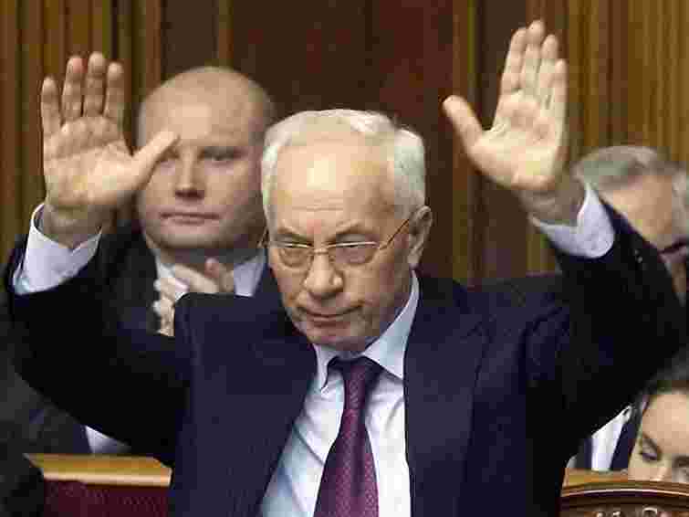 Микола Азаров відновив спілкування в соцмережах