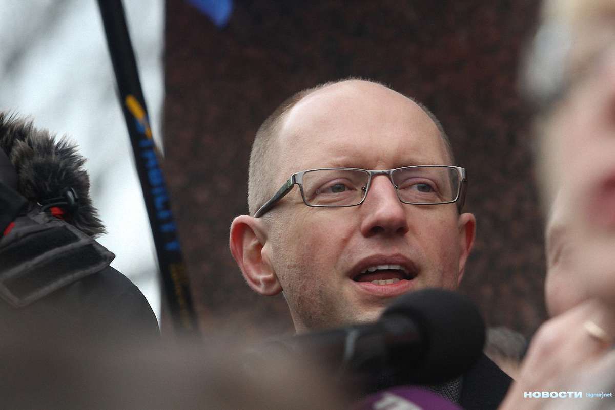 Арсеній Яценюк відмовився від посади прем’єр-міністра