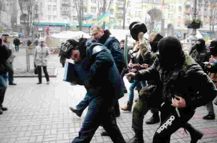 В МВС заявили про напад на міліціонерів під КМДА  