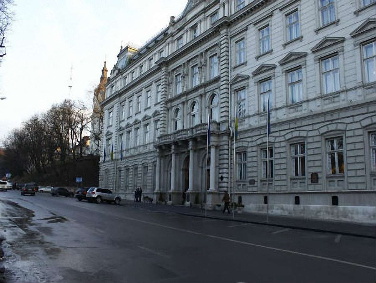Барикади біля Львівської ОДА розібрали за ніч