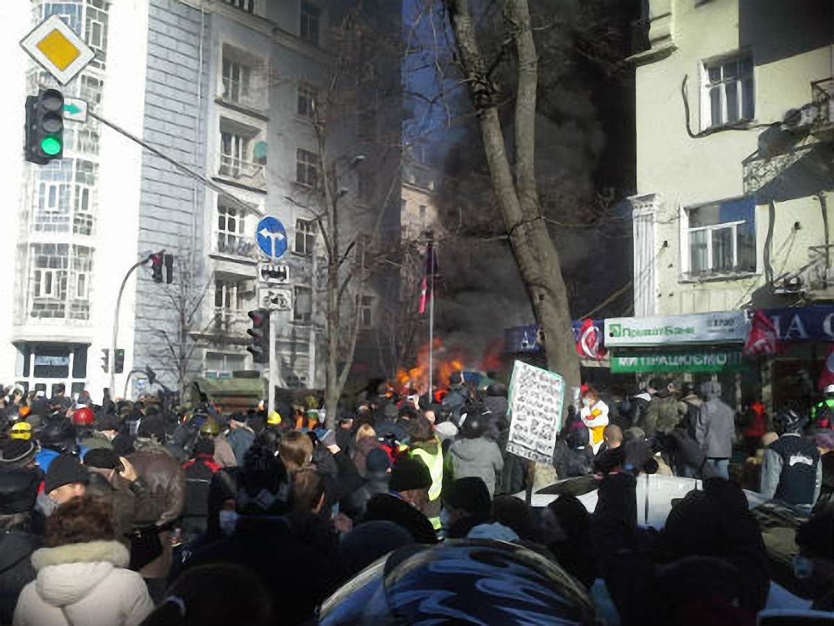 Активісти зайняли Будинок офіцерів на вул. Грушевського у Києві