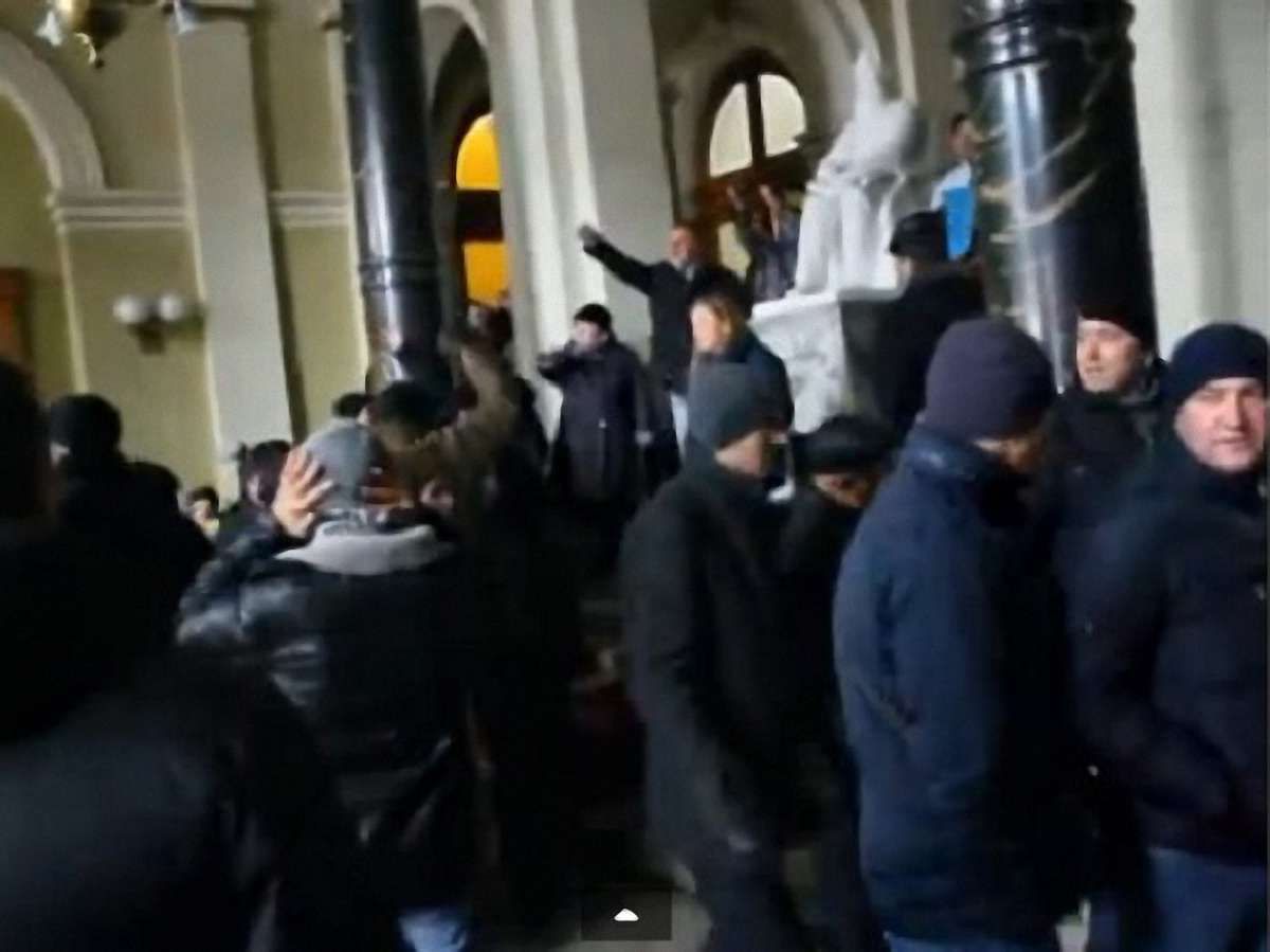Львівську ОДА знову захопили активісти