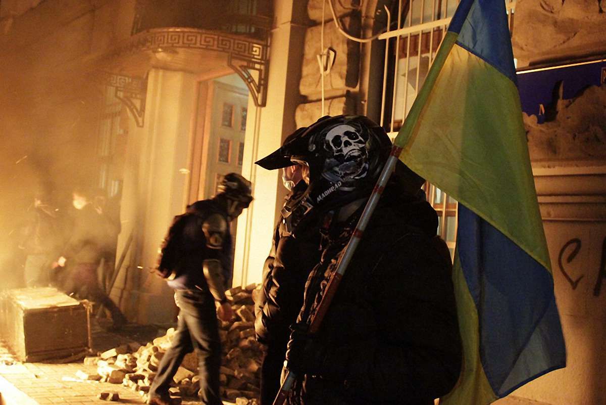 У Львові взяли штурмом головне управління міліції