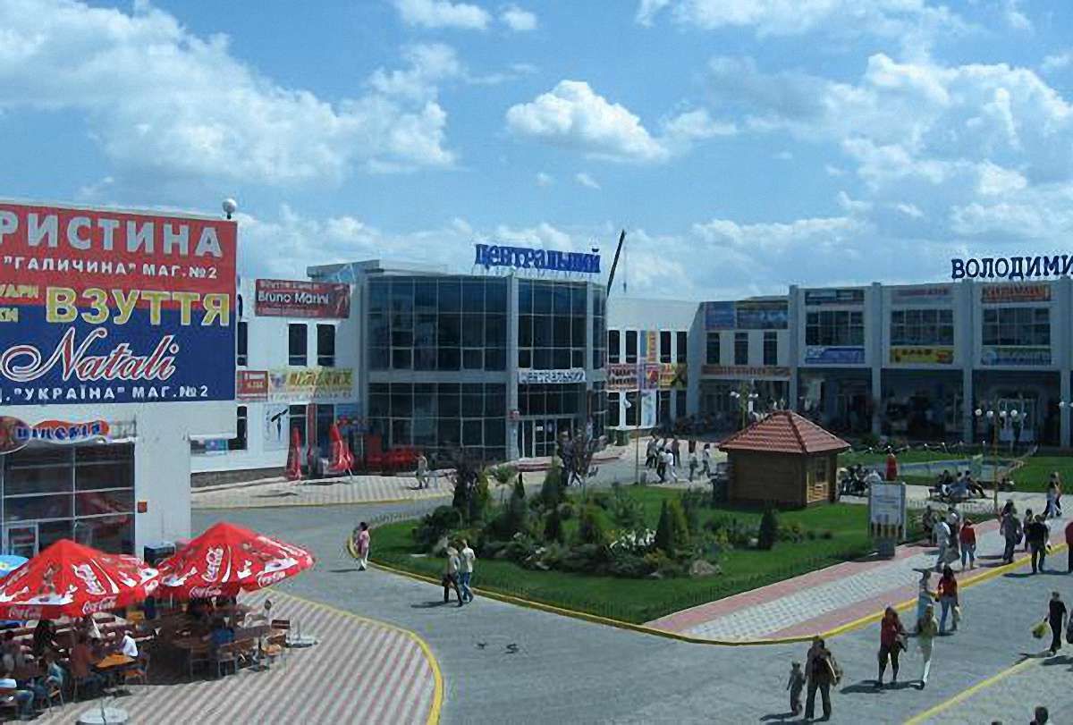 Через загрозу погромів закрили частину крамниць на ТВК «Південний»