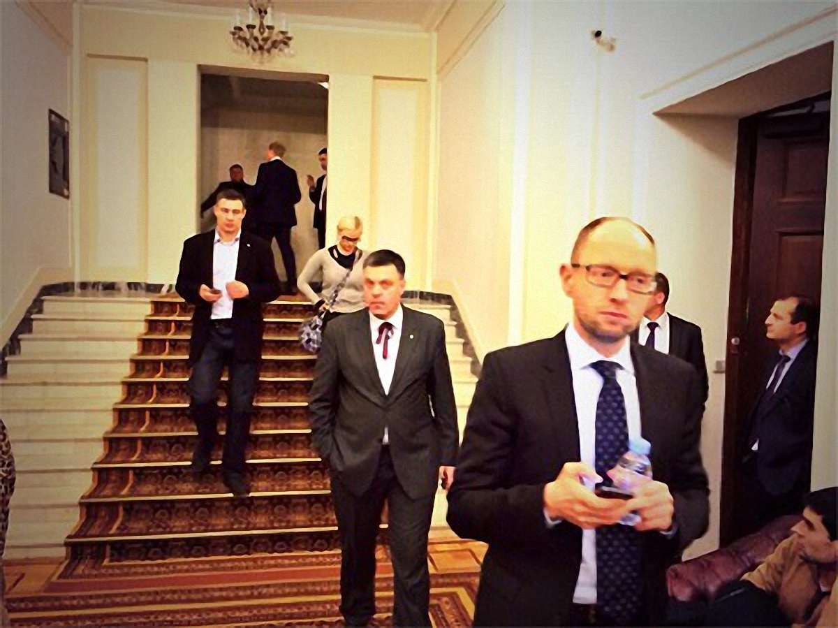 Відставки Януковича мало, люди вимагають суду, – лідери опозиції