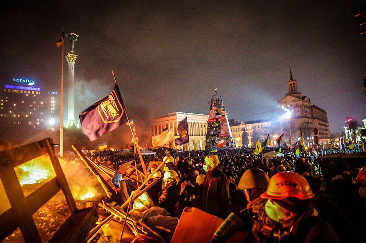 На Майдані триває «перемир’я»: чути постріли і вибухи петард