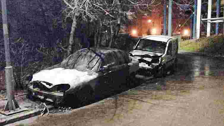 У Львові за ніч спалили три автомобілі