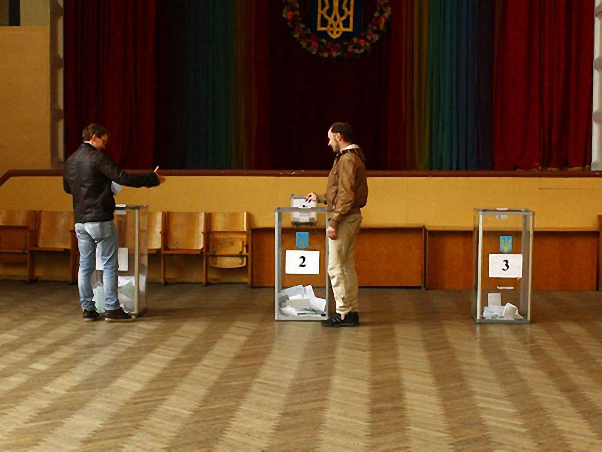 Франція радить провести в Україні вибори