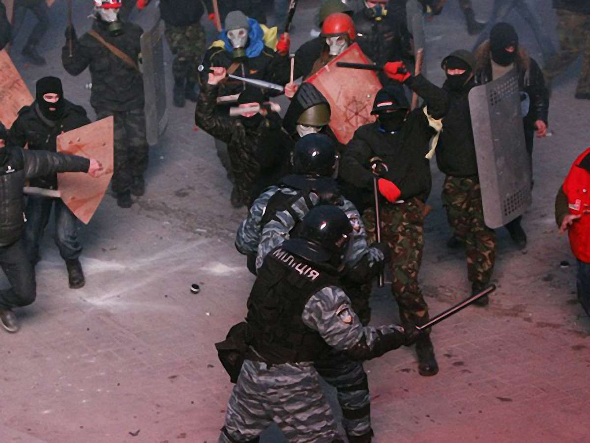 Самооборона і «Правий сектор» вимагають від МВС припинити вогонь